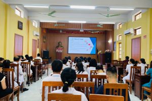 Trung tâm Y tế Cẩm Giàng tổ chức sinh hoạt chuyên môn tháng 8/2025