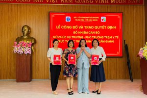 LỄ CÔNG BỐ VÀ TRAO QUYẾT ĐỊNH BỔ NHIỆM CÁN BỘ TRẠM Y TẾ