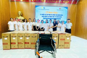 LAN TỎA YÊU THƯƠNG – CÔNG TY TNHH CÔNG NGHỆ VĨNH HÀN PRECISION TRAO TẶNG 10 XE LĂN CHO TRUNG TÂM Y TẾ CẨM GIÀNG