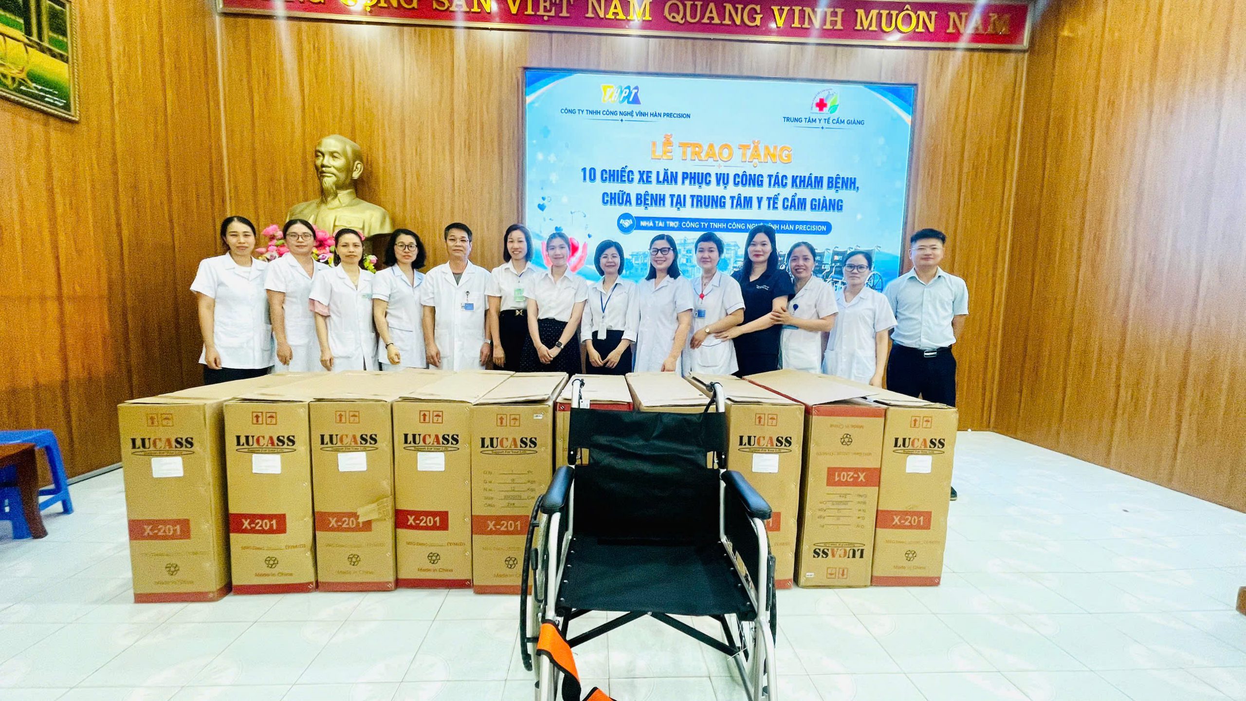 LAN TỎA YÊU THƯƠNG – CÔNG TY TNHH CÔNG NGHỆ VĨNH HÀN PRECISION TRAO TẶNG 10 XE LĂN CHO TRUNG TÂM Y TẾ CẨM GIÀNG
